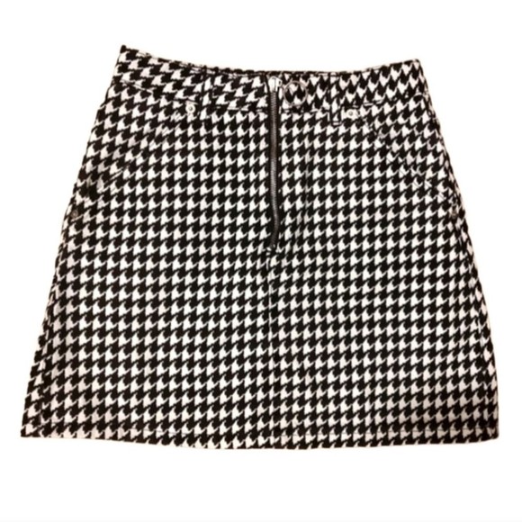 Topshop Dresses & Skirts - Topshop houndstooth checkered mini skirt 2 XS